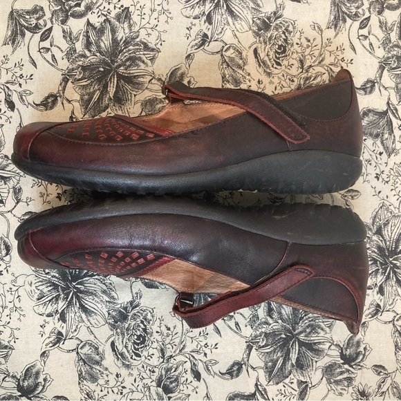 NAOT Sz 40 Distressed Squarish Toe Laser Cut Out Velcro Closure Mary Janes Shoes - Picture 5 of 9